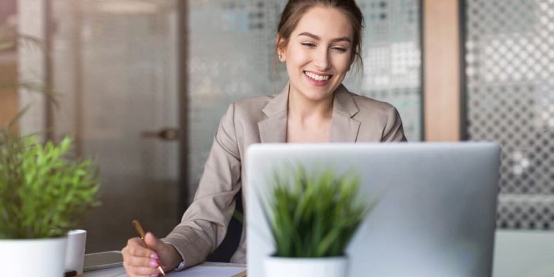 Engajamento de equipe. Foto/Reprodução: pikselstock - Adobe